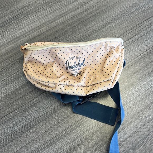 Herschel belt bag.  Like new condition! - Picture 1 of 6